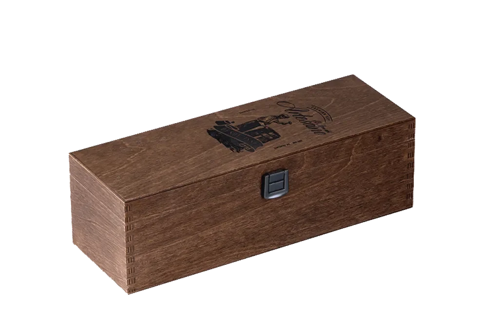 Noble wine box in rustic style with hinged lid