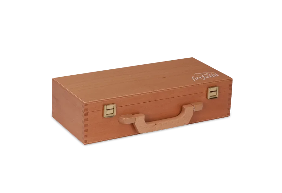 Lacquered wooden case made of beech with wooden handle