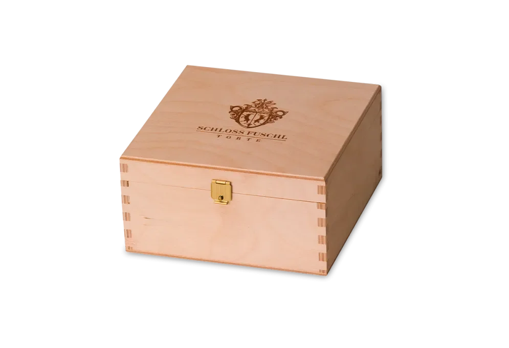 Cake box made of birch plywood, with hinged lid and fire print