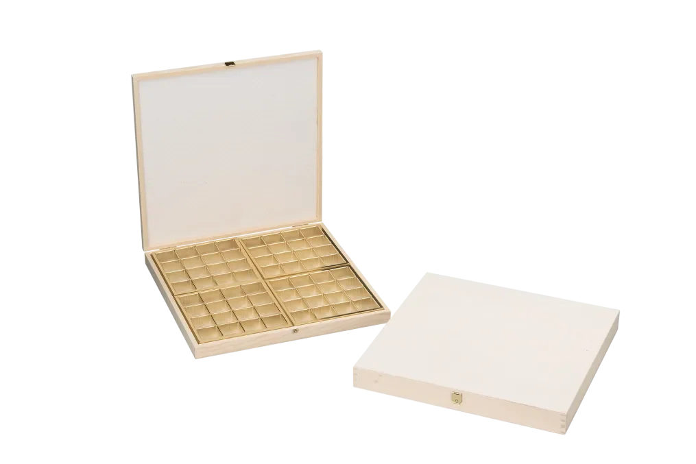 Pralinenkassette 64 Stück mit 4 Einlegern á 12 Stück, produziert von Scheffauer Holzwaren