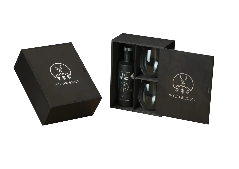 Geschenkbox silberer Prägedruck und Schiebedeckel von Scheffauer-Holzwaren