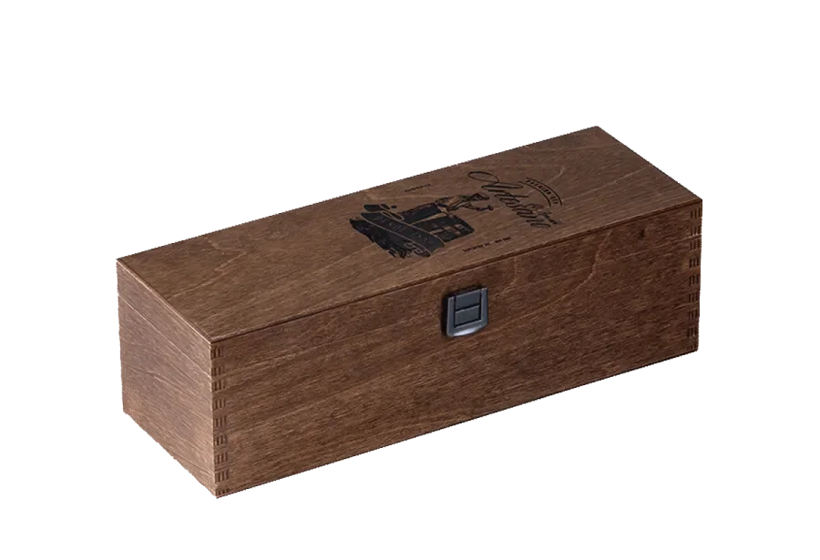Noble wine box in rustic style with hinged lid