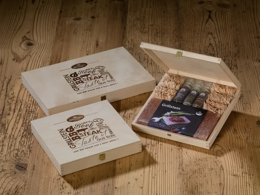 Geschenkbox mit Klappdeckel aus Birkensperrholz