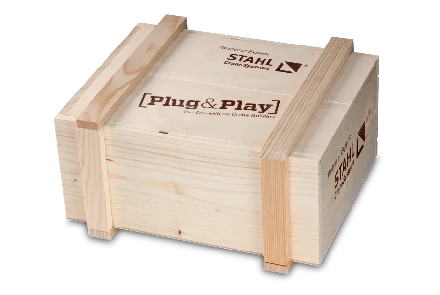 Holzkiste mit Schiebedeckel und Zierleisten